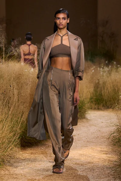 Look 19